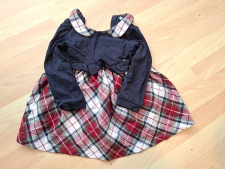 Winterliches Mädchenkleid im Tartan-Look, Grösse 86