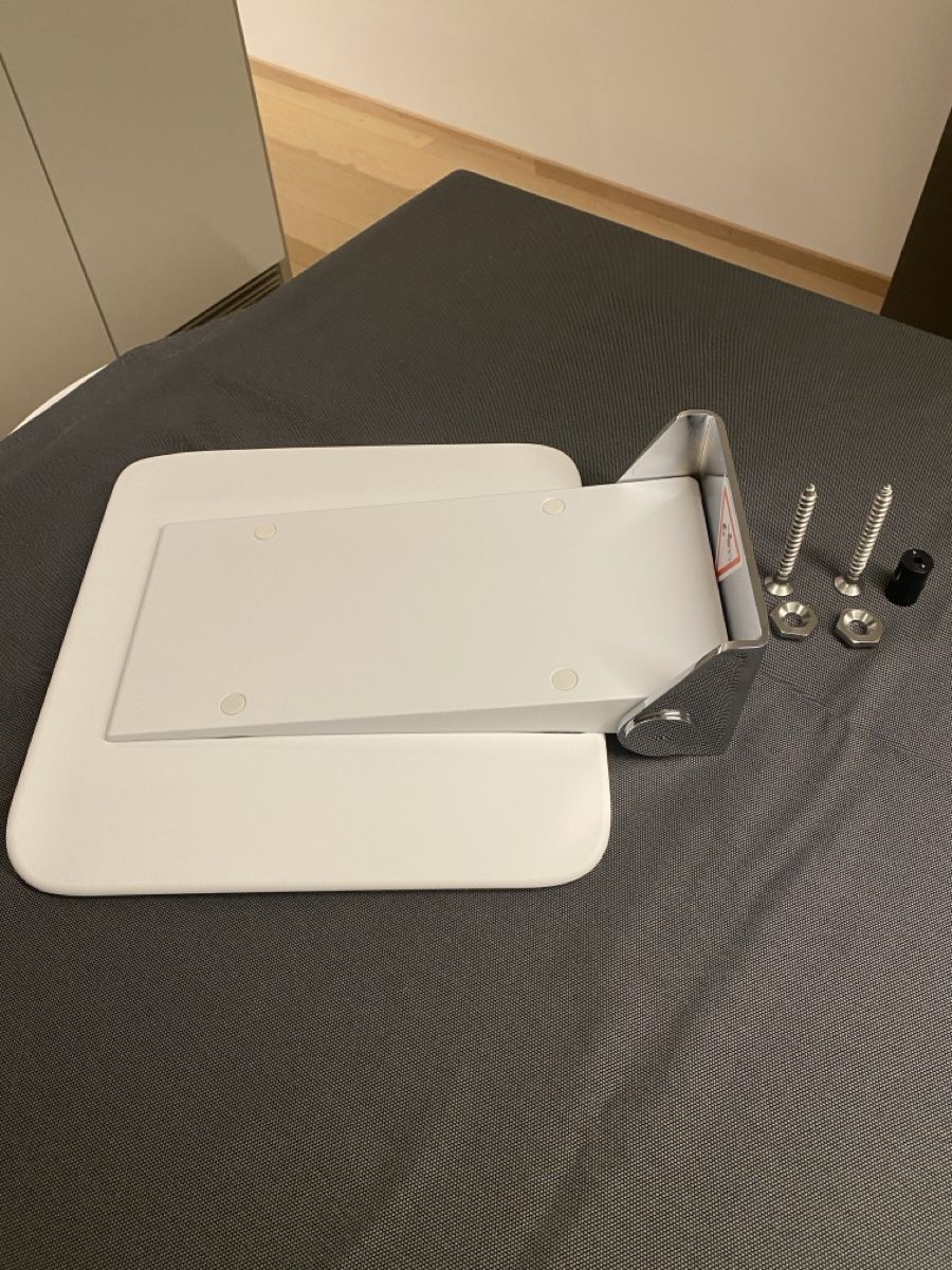 Duschen: HEWI Duschsitz Duschklappsitz bis 150 kg belastbar. – Gebraucht aus Malans GR von SicherKaufen 2