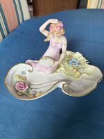 Porzellanschale mit Frauenfigur - vide-poche