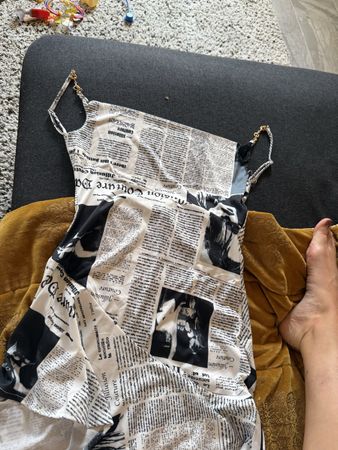 Sommerkleid mit Zeitungsmuster, Grösse M