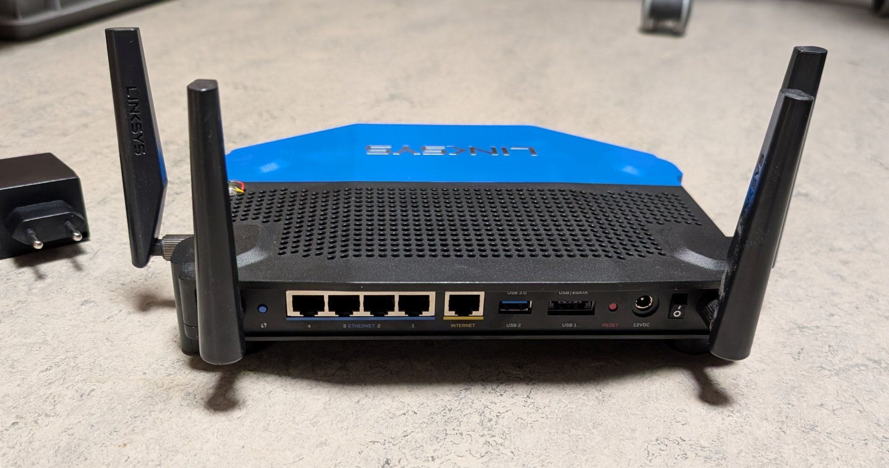 Linksys Modem & Router: Linksys WRT3200ACM – mit OpenWRT 19.07.5 – Usato da Worben venduto da sternli27 1