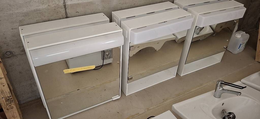 Spiegelschränke: Spiegelschrank / Lavabo – Gebraucht aus Uttigen von mic_87nh 1