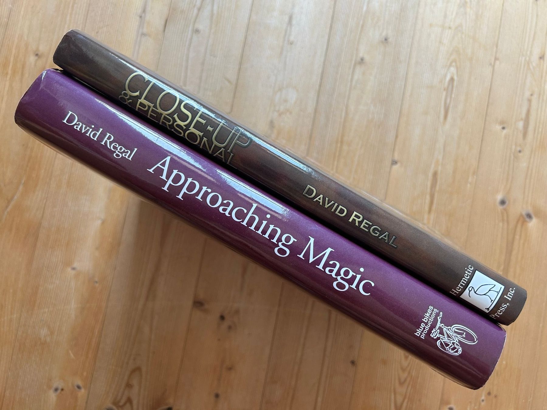 Libri: David Regal - Close Up & Personal / Approaching Magic – Usato da Himmelried venduto da rasmus67 2
