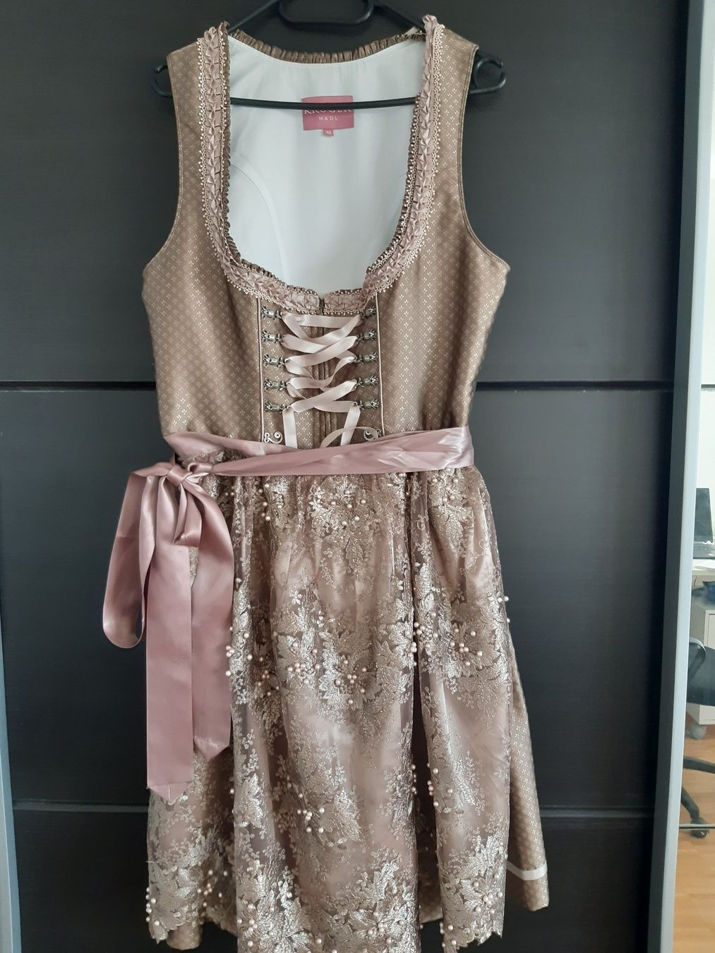 Krüger Vestiti: Dirndl Krüger – Usato da Winterthur venduto da eli_5ckm