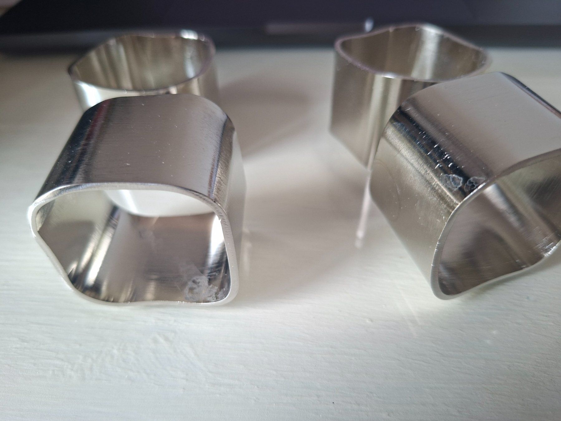 Altro in Decorazioni & Accessori: 4 Serviettenringe Uneven silver, Westwing – Nuovo (secondo la descrizione) da Stäfa venduto da Anita62 4