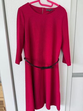 Dunkelpinkes Kleid mit Gürtel in Grösse 40, neu/ungetragen