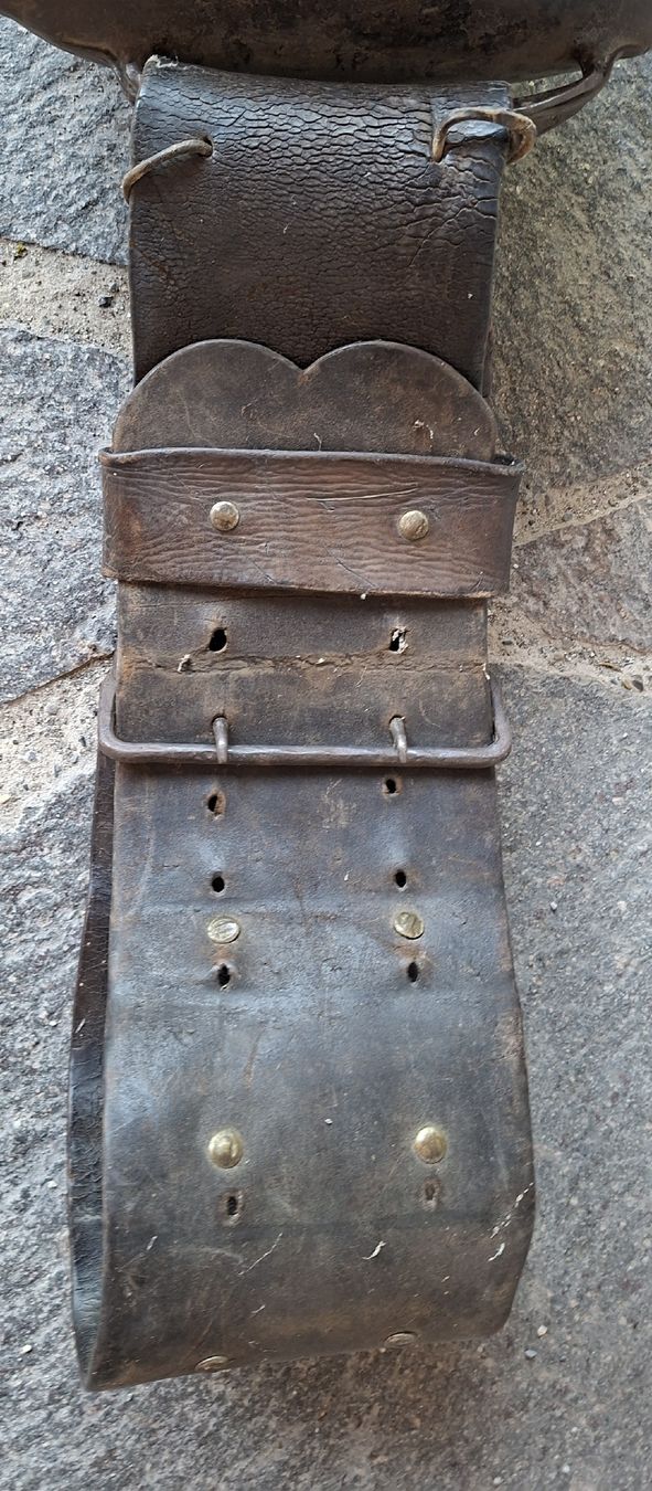 Campanacci mucche: Alte Kuhglocke mit Lederriemen. – Usato da Pfäffikon ZH venduto da enderby01 1