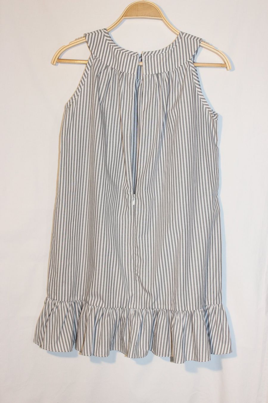 Robes et jupes: Mädchenkleid, Gr.14 Jahre, Neu – D'occasion à Basel par Mila_Graf 1