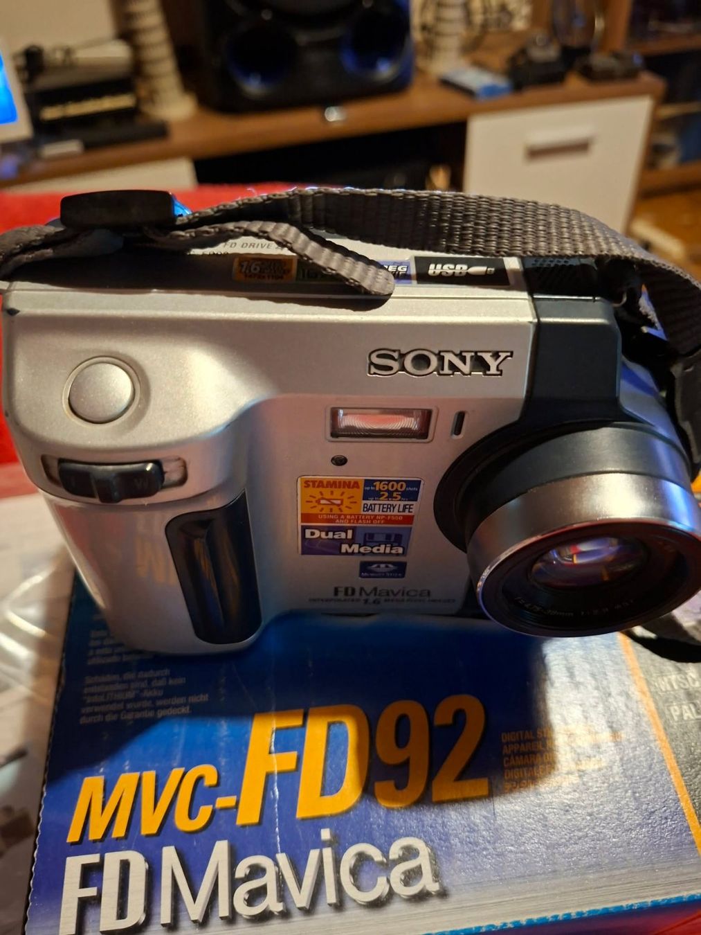 Sony Videocamere: Sony Floppy Disc Mavica MVC-FD92 – Usato da Wittenbach venduto da Nostalgie1965 2