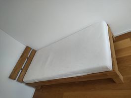Bett 90x200 inkl. Lattenrost und Matratze