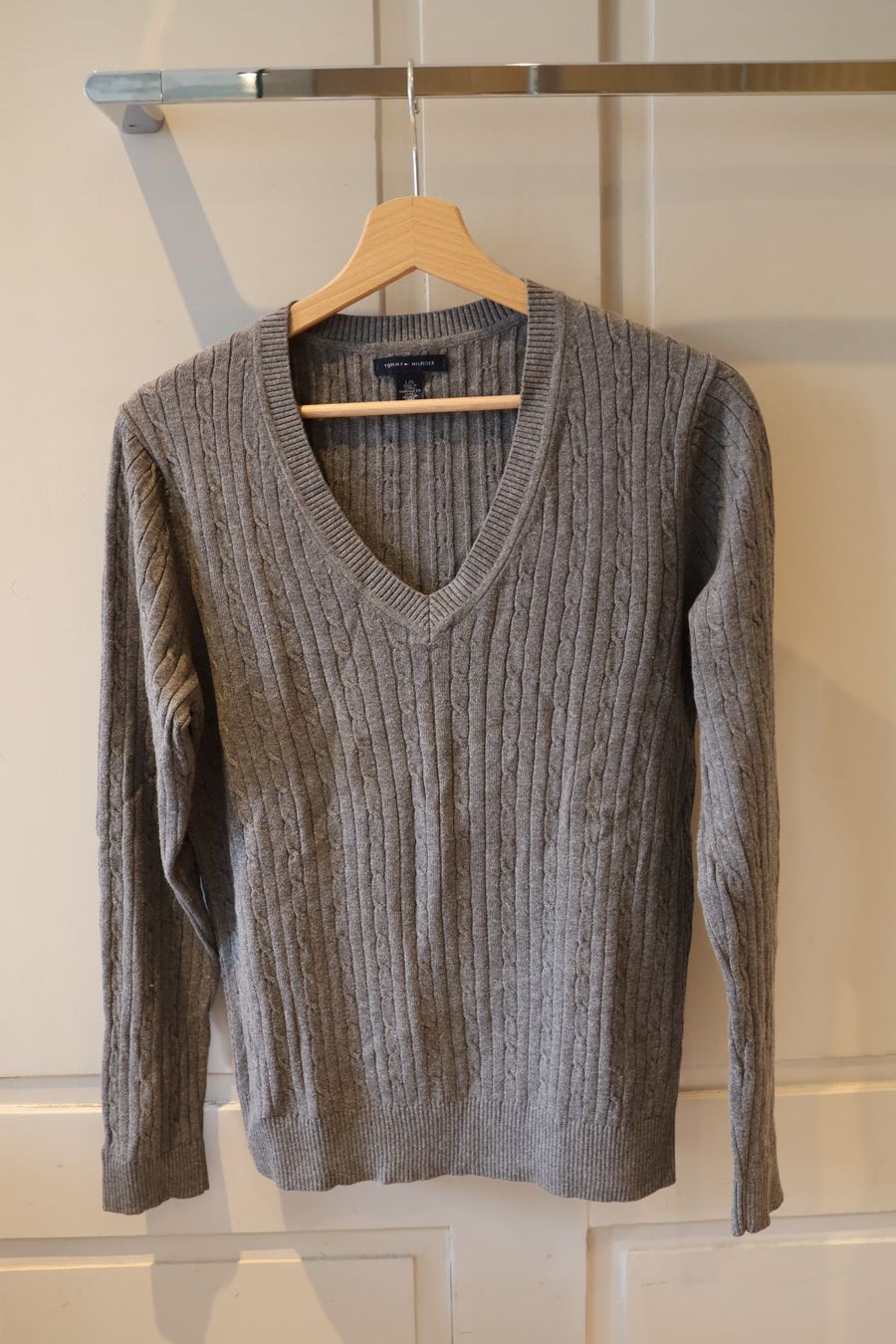 Tommy Hilfiger Pullover & Sweatshirts: Grauer Tommy Hilfiger Zopfmusterpullover – Gebraucht aus Winterthur von jul_v9wx