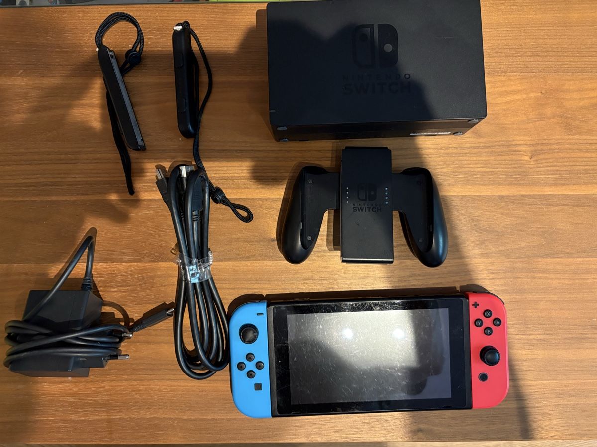 Nintendo Konsolen: Nintendo Switch Konsole mit Zubehör – Gebraucht aus Schönholzerswilen von Biker00