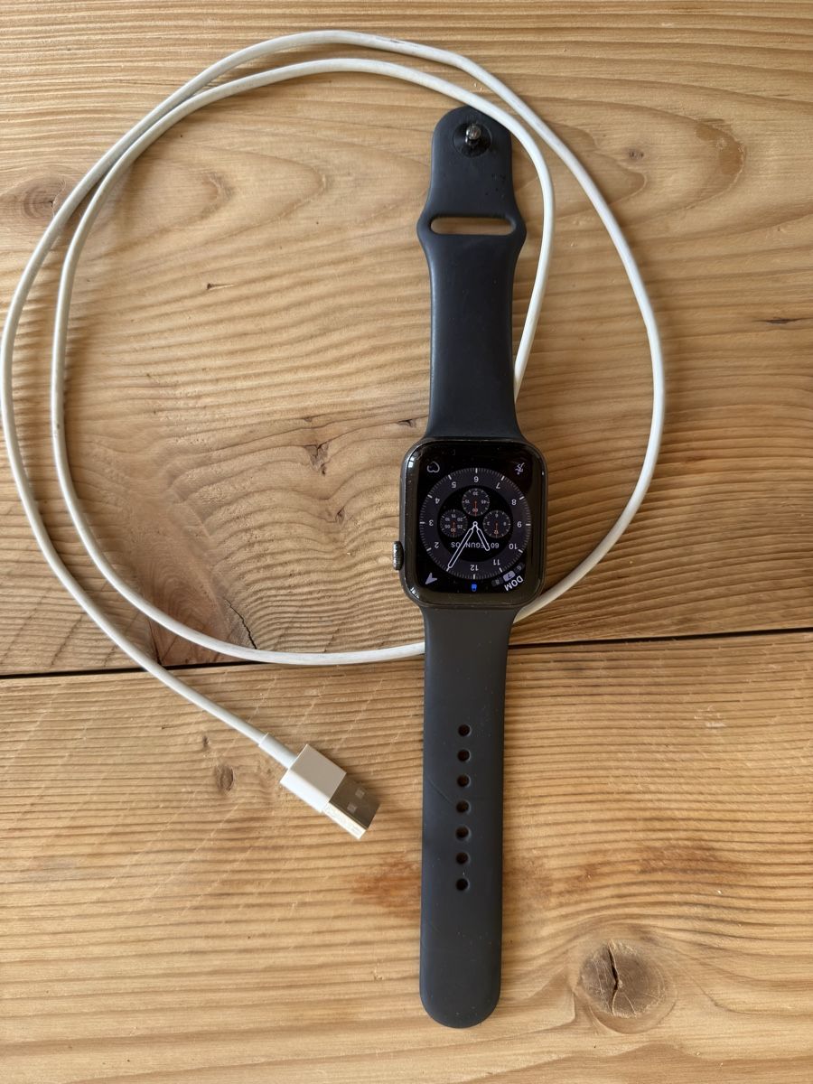 Apple Smartwatch: Apple watch series 6 – Usato da Bern venduto da A.W.S.R