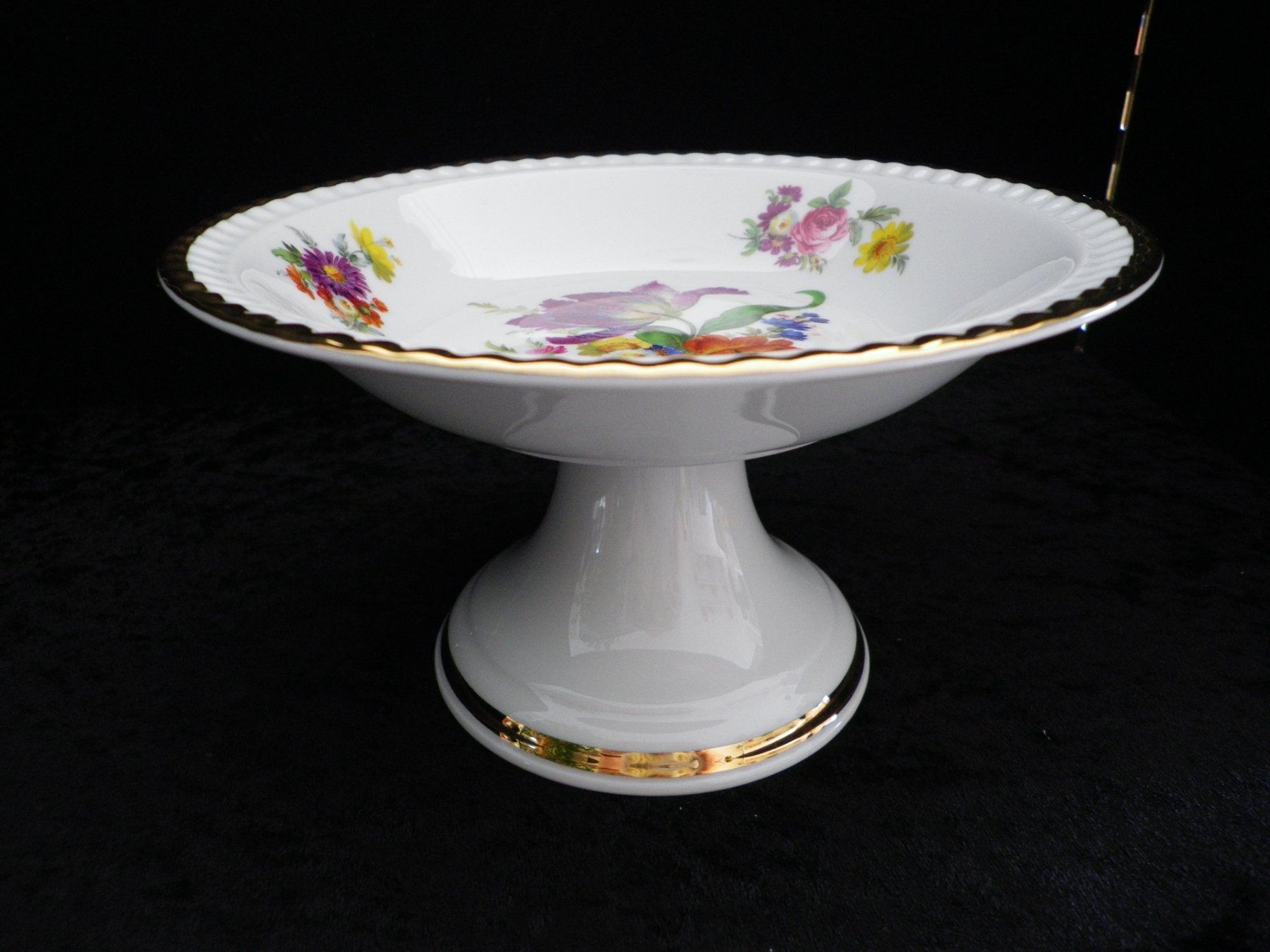 Piatti di portata: Fuss-Schale mit Blumendesign – Usato da Reinach BL venduto da Annodomini 5