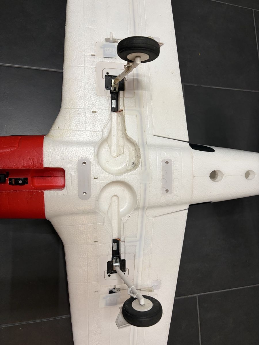 E-Flite Modellismo RC: Trojan T-28 von E-flite – Usato da Killwangen venduto da Ohana64 2