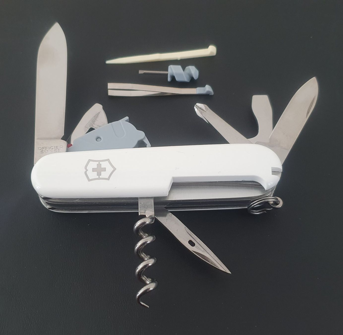 Victorinox Coltelli tascabile: 3 Victorinox Taschenmesser mit Logo – Nuovo (secondo la descrizione) da Härkingen venduto da MarianneSi 3