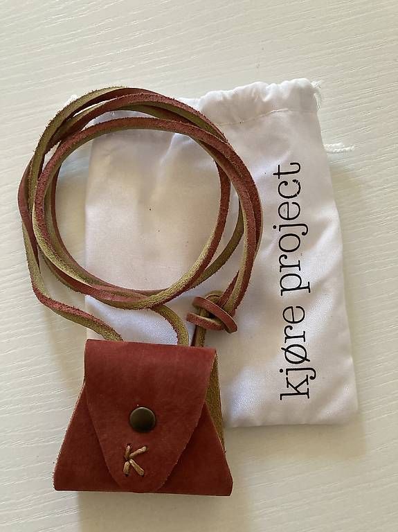 Sonstige Kleidung & Accessoires: Porte-lunettes – Neu und originalverpackt aus Pully von syl_6jg9 2