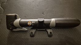 Fahrradpumpe inkl. Befestigung