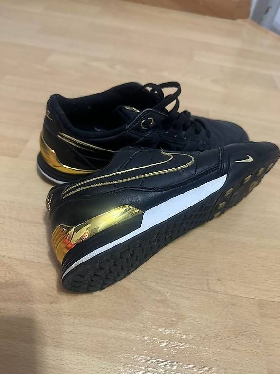 Nike Scarpe da uomo: Nike Schuhe schwarz Gold – Usato da Lupfig venduto da Pluribus