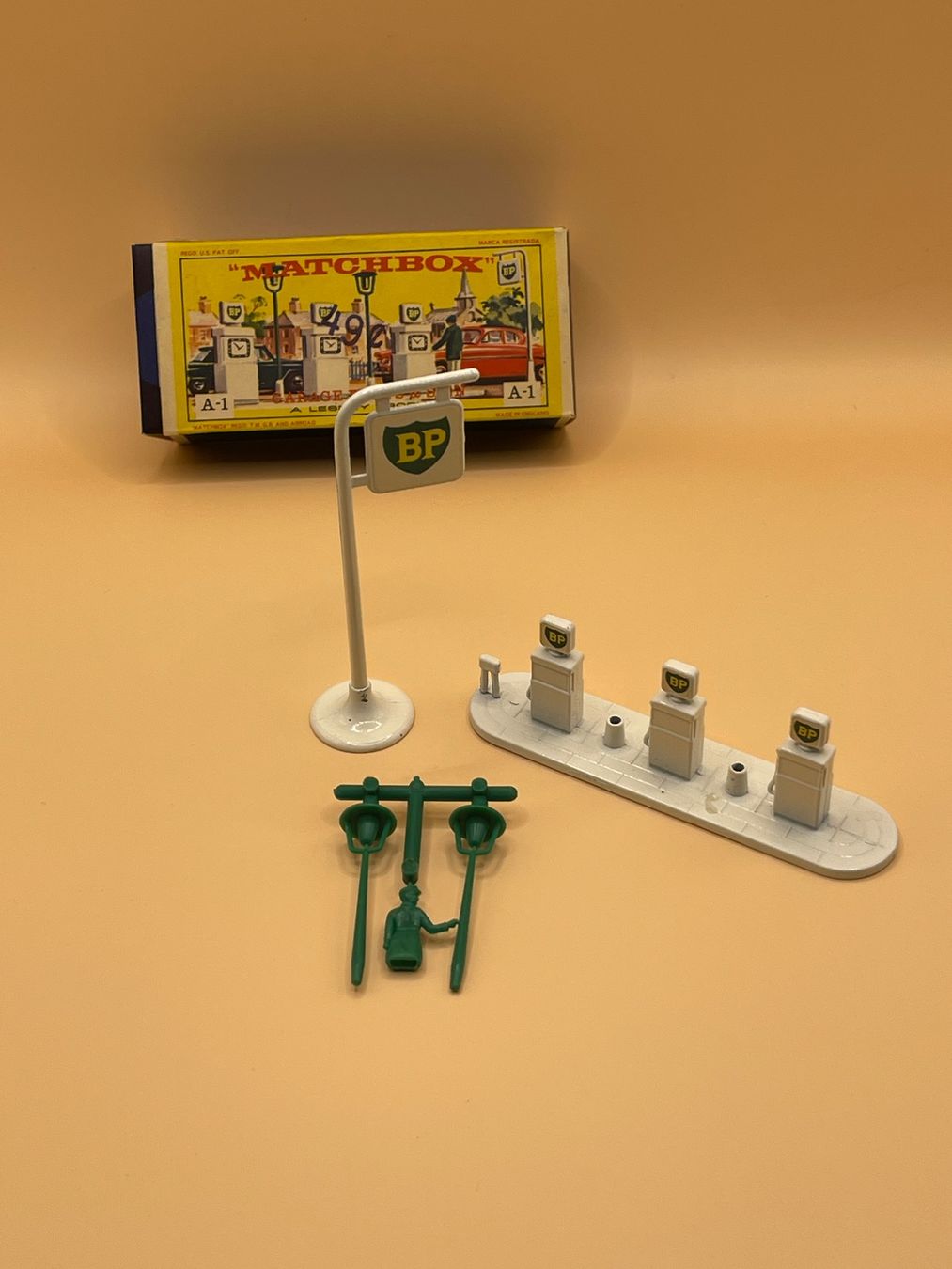 Matchbox Giocattoli: Matchbox Garage Pumps & Sign – Usato da Rüti ZH venduto da alumedien 2