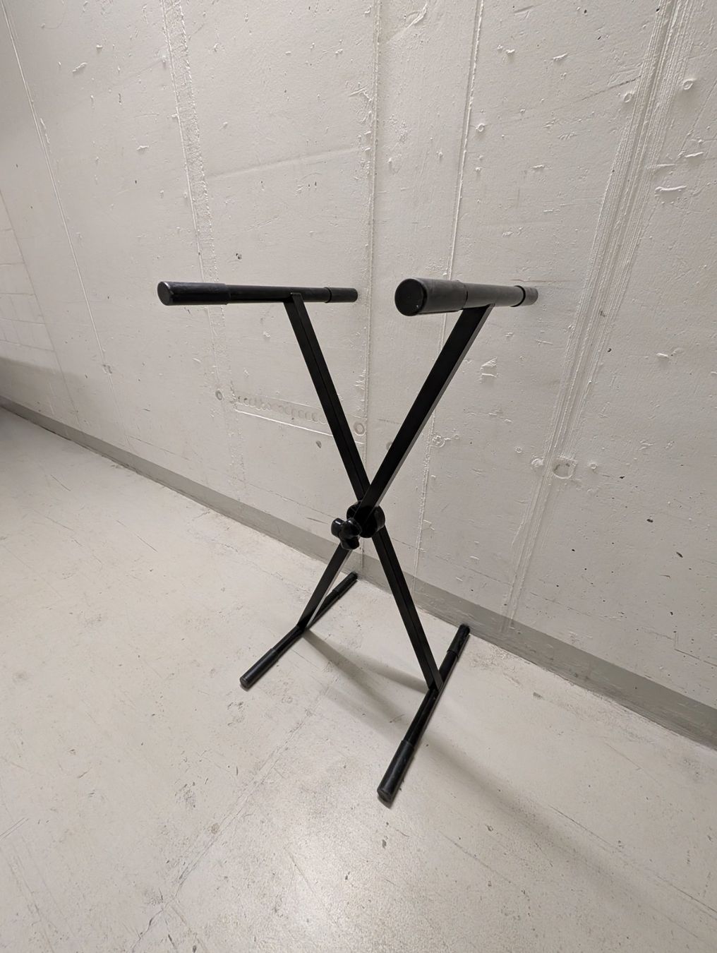 Strumenti musicali: Keyboard Ständer  in der Höhe verstellbar – Usato da Pfäffikon ZH venduto da Gabriel64 2