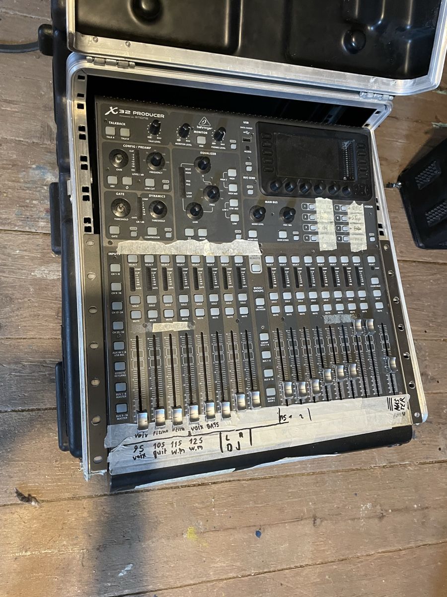 Altri accessori: Flight case incliné 4-11-8 U HE pour table de mixage – Usato da Renens VD venduto da nfavrod 4