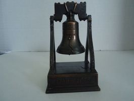 PLAY ME Bleistiftspitzer „GLOCKE auf Sockel“