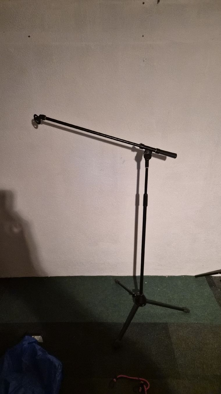 Supporti per strumenti musicali & leggii: Pied de micro Stagg – Usato da Genève venduto da CRDNX