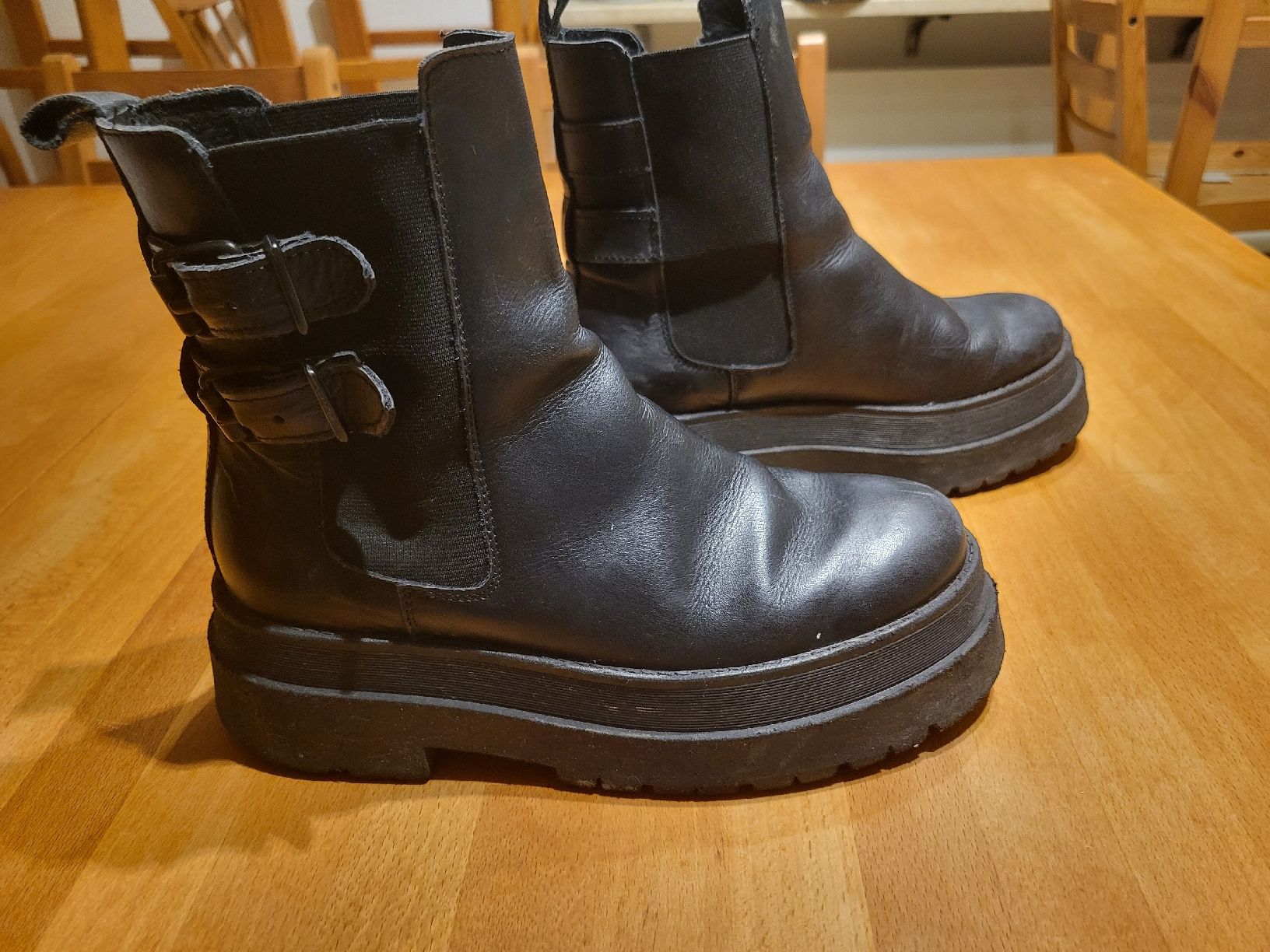 Scarpe da donna: Stiefel Grösse 37 – Usato da Zunzgen venduto da tir_2gh6