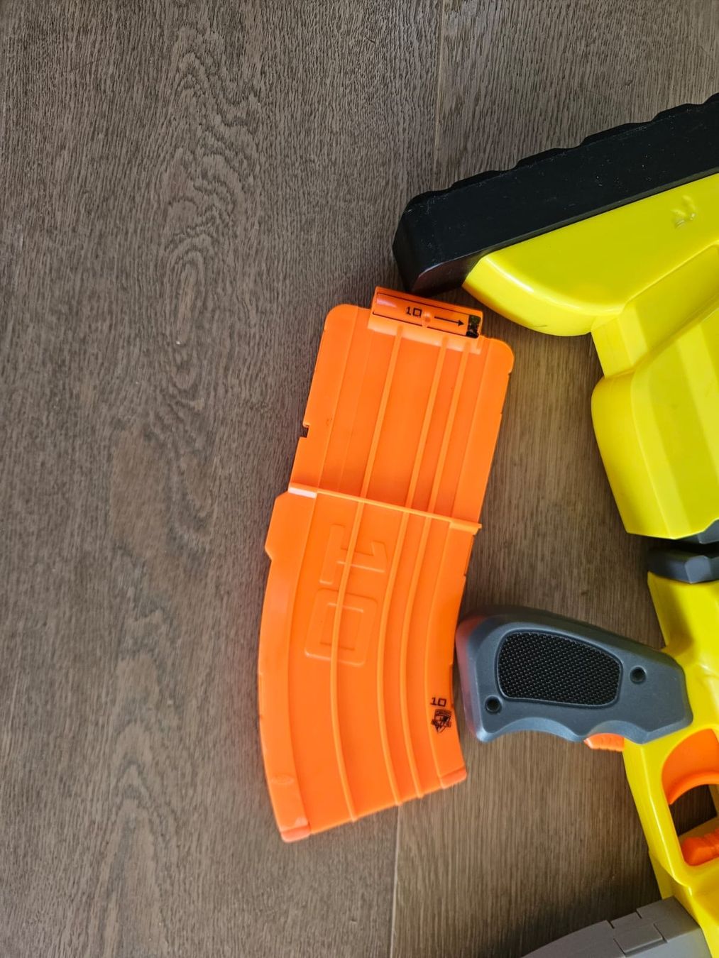 Nerf Spielzeuge: Nerf-Paket mit 7 Nerfs + ca. 180 Dartpfeilen – Gebraucht aus Fahrni b. Thun von Tschr3 3