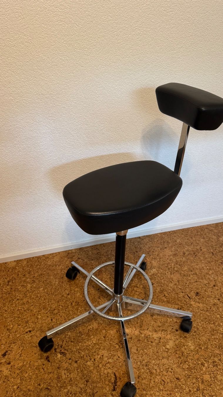 Vitra Seggioloni: Original Vitra "Perch Stool"  Arbeitsstuhl von George Nelson – Usato da Aadorf venduto da PMbaer