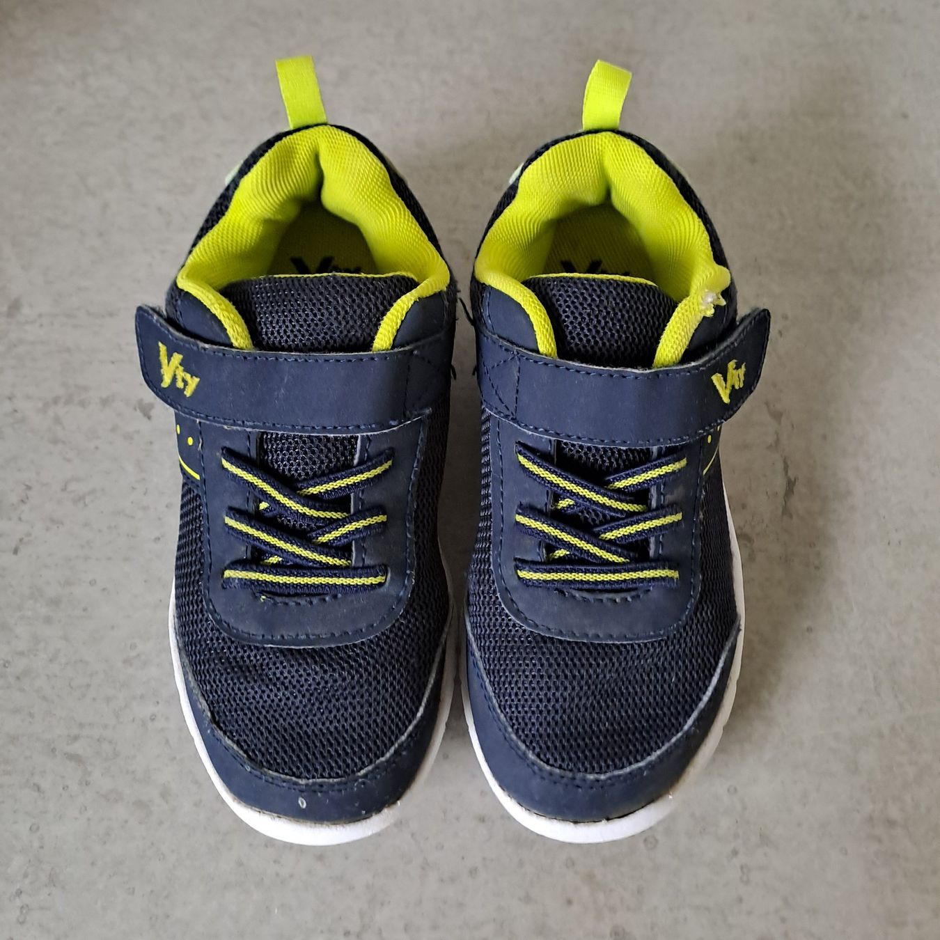 Scarpe per ragazzi: Kinder-Sneakers (Gr. 29) – Usato da Stein AR venduto da foxtown2 1