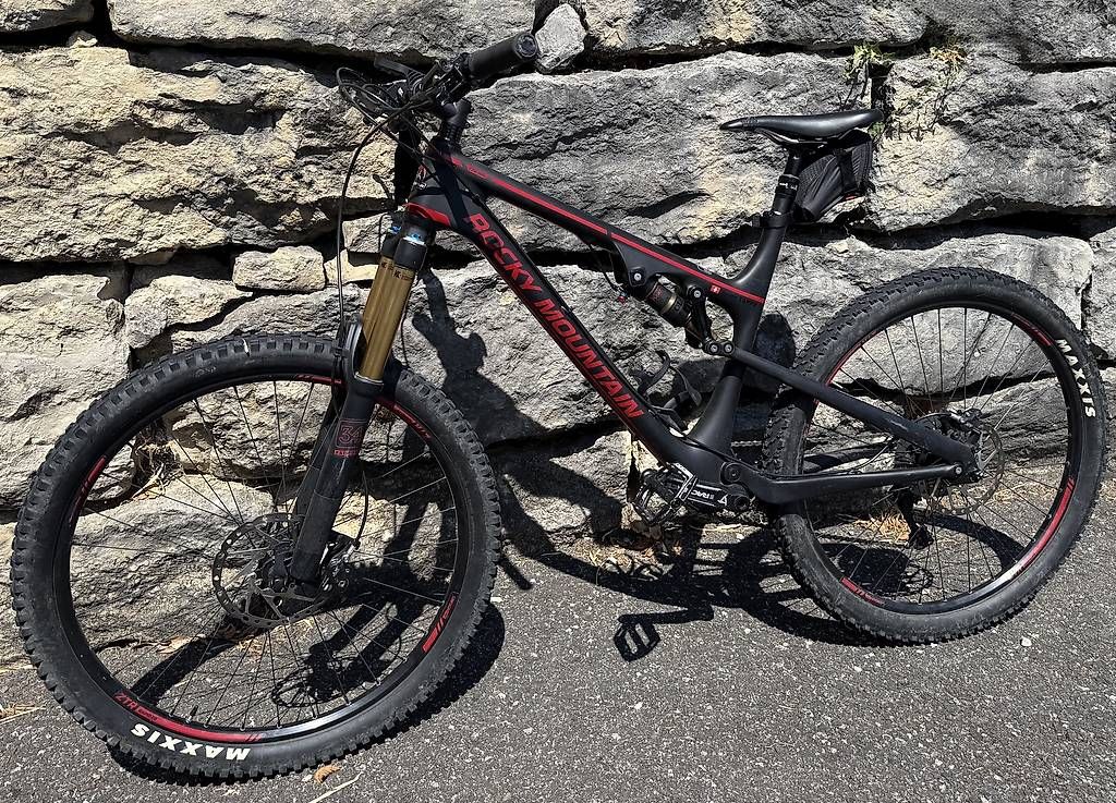 Biciclette: VTT Rocky Mountain Altitude 770 MSL Carbone – Usato da Mézières VD venduto da julientappy 1