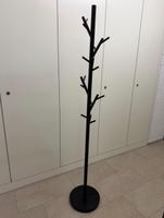 Schwarzer Kleiderständer / Garderobenständer in Baum-Optik