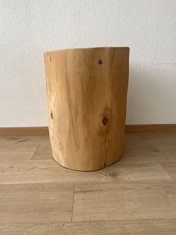 Tutte le decorazioni: Rondin de bois massif | tabouret ou table d?appoint – Usato da Lausanne venduto da Ariel_Zimann