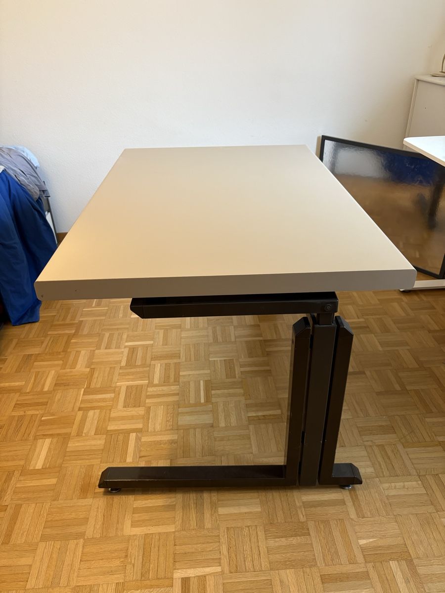 Scrivanie: Verstellbarer Schreibtisch/ Bürotisch – Usato da Zürich venduto da sim_zdl5 1