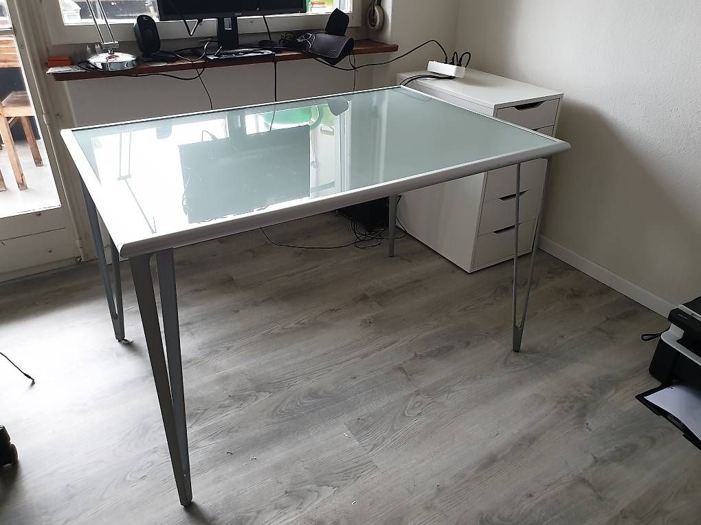 Scrivanie: IKEA VIKA LAURI Glastisch / Schreibtisch – Usato da Zürich venduto da Simon_75s6