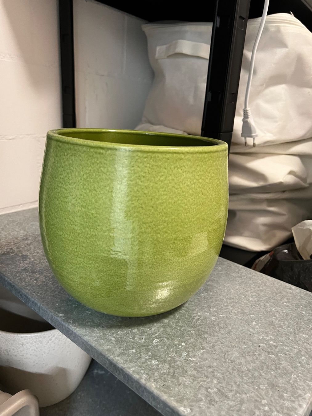 Blumentöpfe: Plant Pot l Blumentopf – Gebraucht aus Uitikon Waldegg von sel_rs2d 1