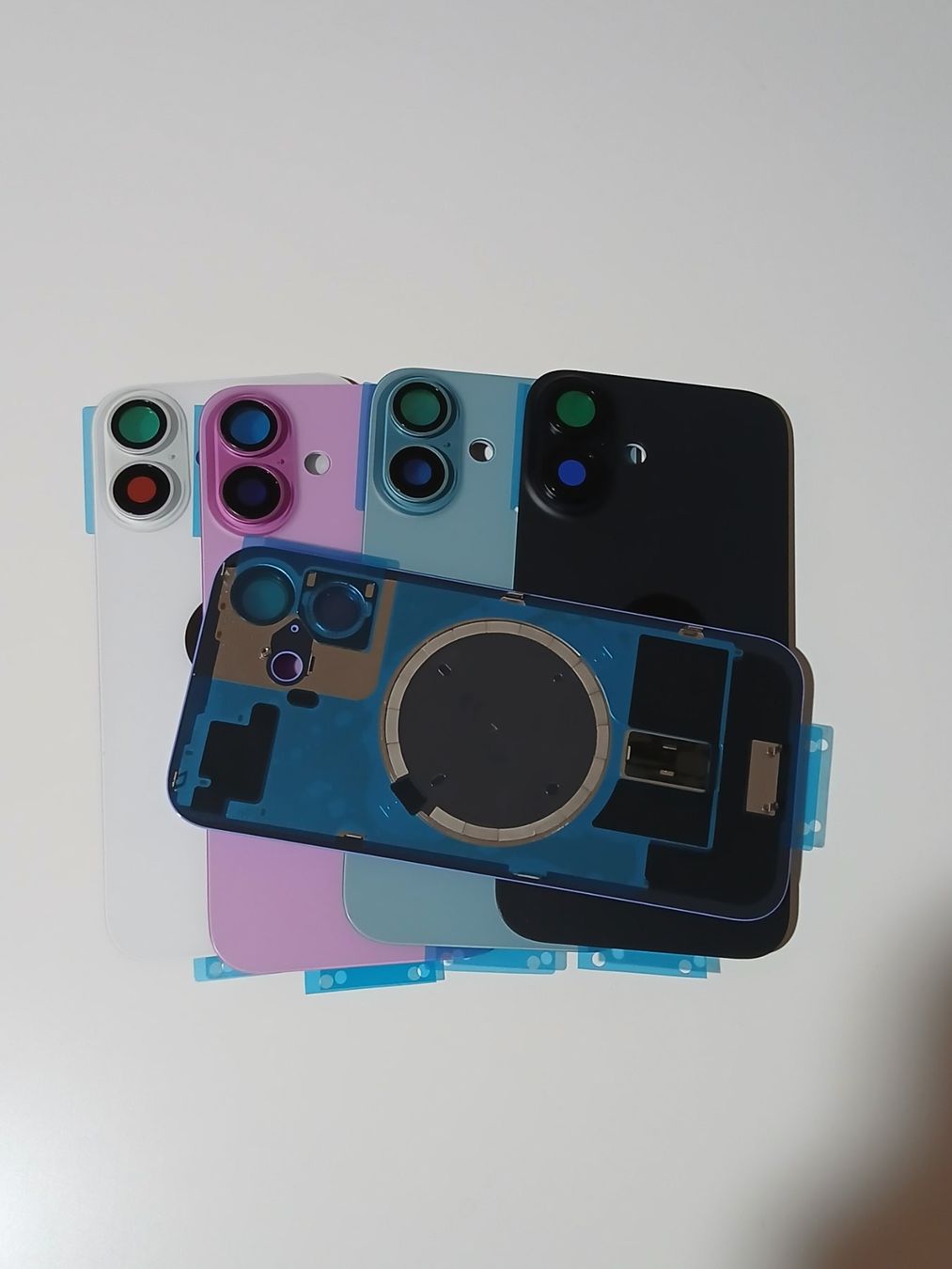 Apple Cover & Protezioni schermo: Coque arrière Iphone 16 – Nuovo e nell'imballaggio originale da Leukerbad venduto da wor_sf98 1