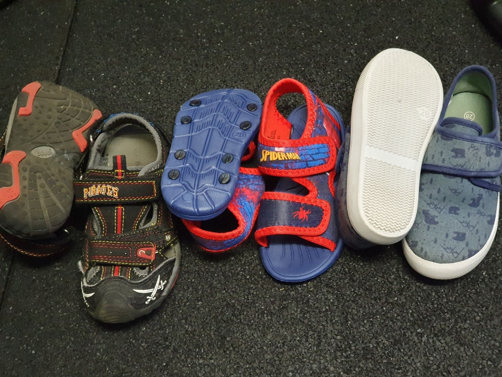 Scarpe per ragazzi: Schuhe-Set Jungen Gr. 28 – Usato da Erlinsbach SO venduto da Lea030 1