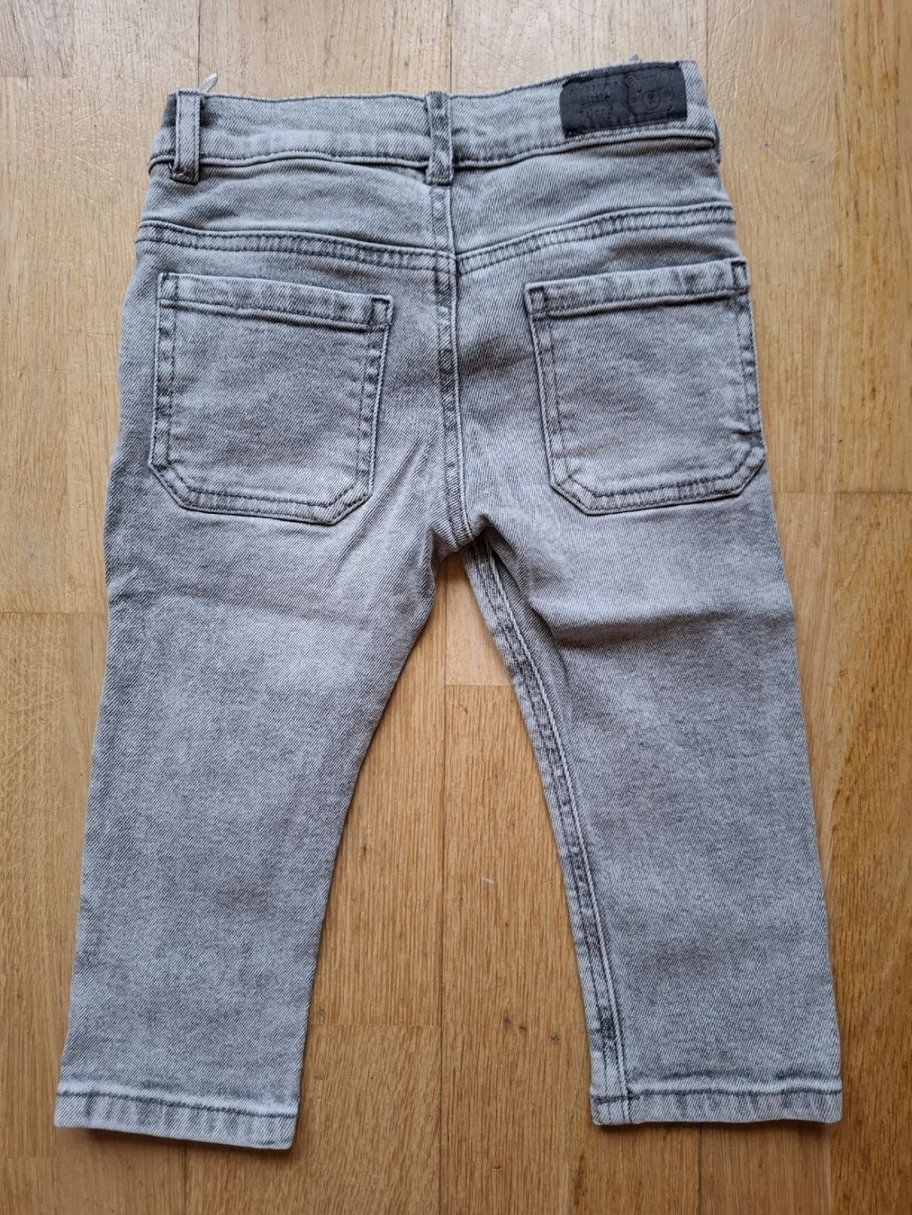 Pantaloni: Graue Kinder Jeans Grösse 86, – Usato da Biel/Bienne venduto da AvasTheGreatest 1