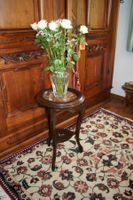 Blumentisch rund, 3-beinig, mit Marmorplatte - Um 1910