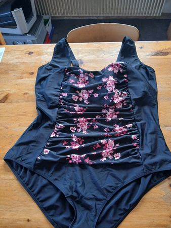 1 costume de bain neuf.Taille Euro 56