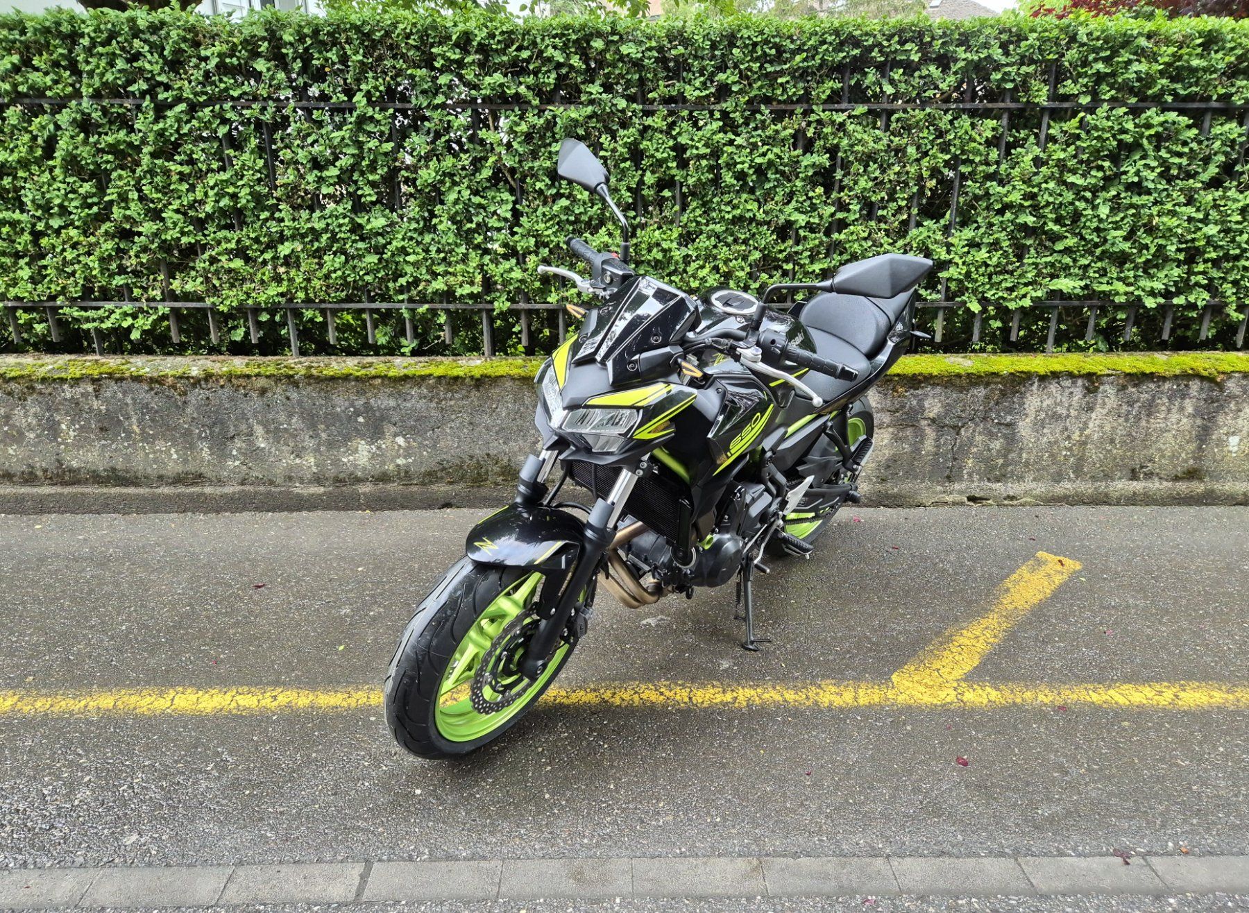 Strada: KAWASAKI Z 650 – Usato da Yverdon-les-Bains venduto da MotoMark 3