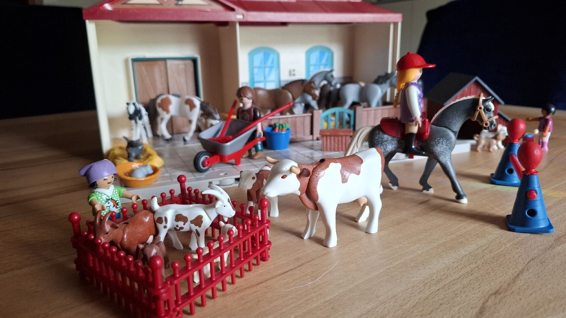 Playmobil Giocattoli: Playmobil Pferdeställe – Usato da Marbach SG venduto da Mmyway 1