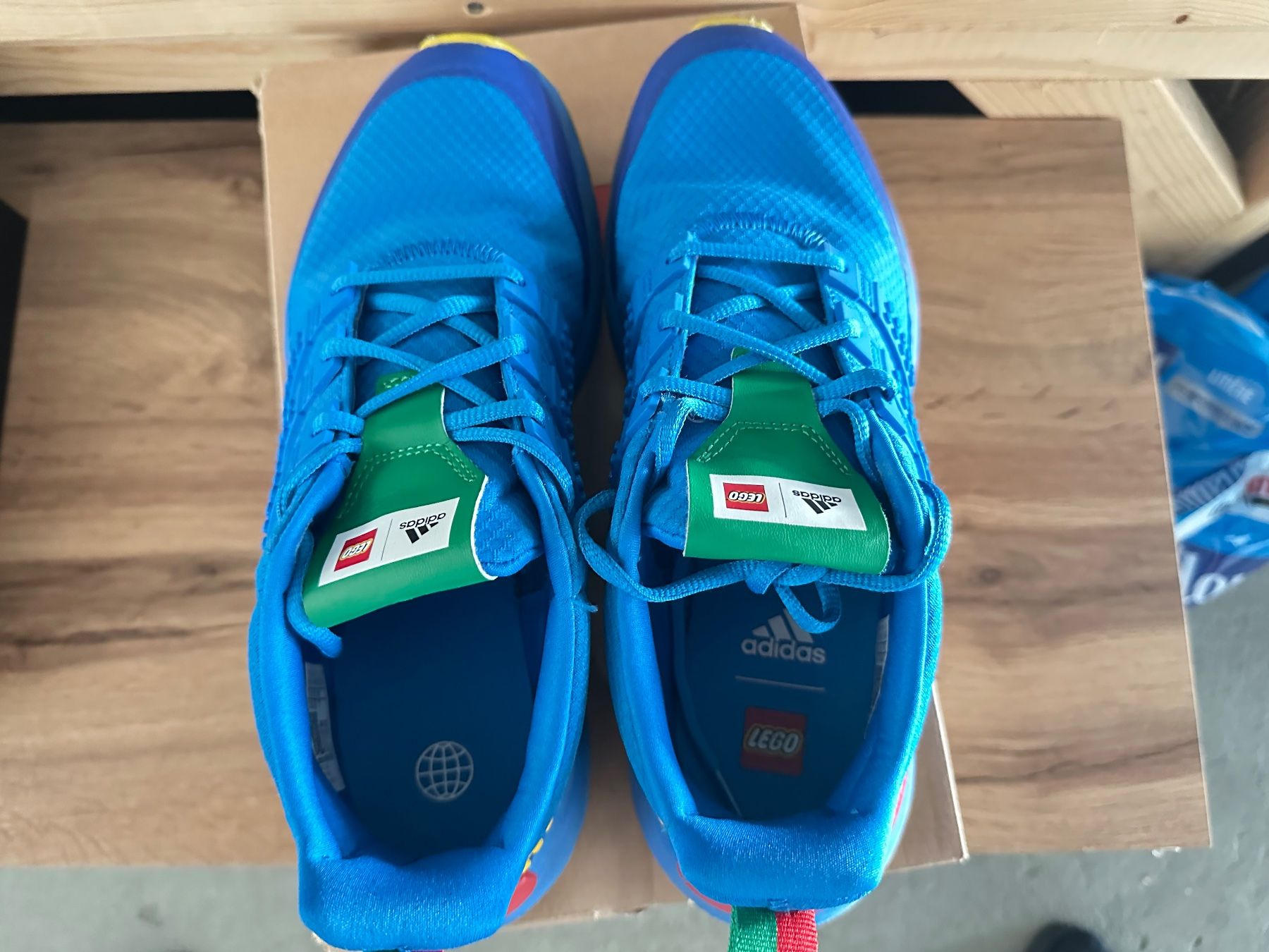 Adidas Scarpe da uomo: ADIDAS LEGO + YEEZY + CROCS – Usato da porrentruy venduto da alp_62jd 1