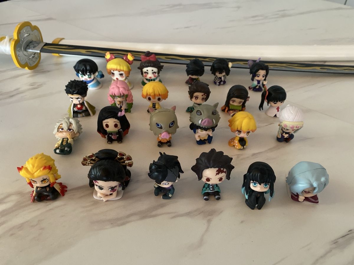 Alle Dekorationen: Demon Slayer Figurines and Katana – Gebraucht aus Bennau von L_Scho 1