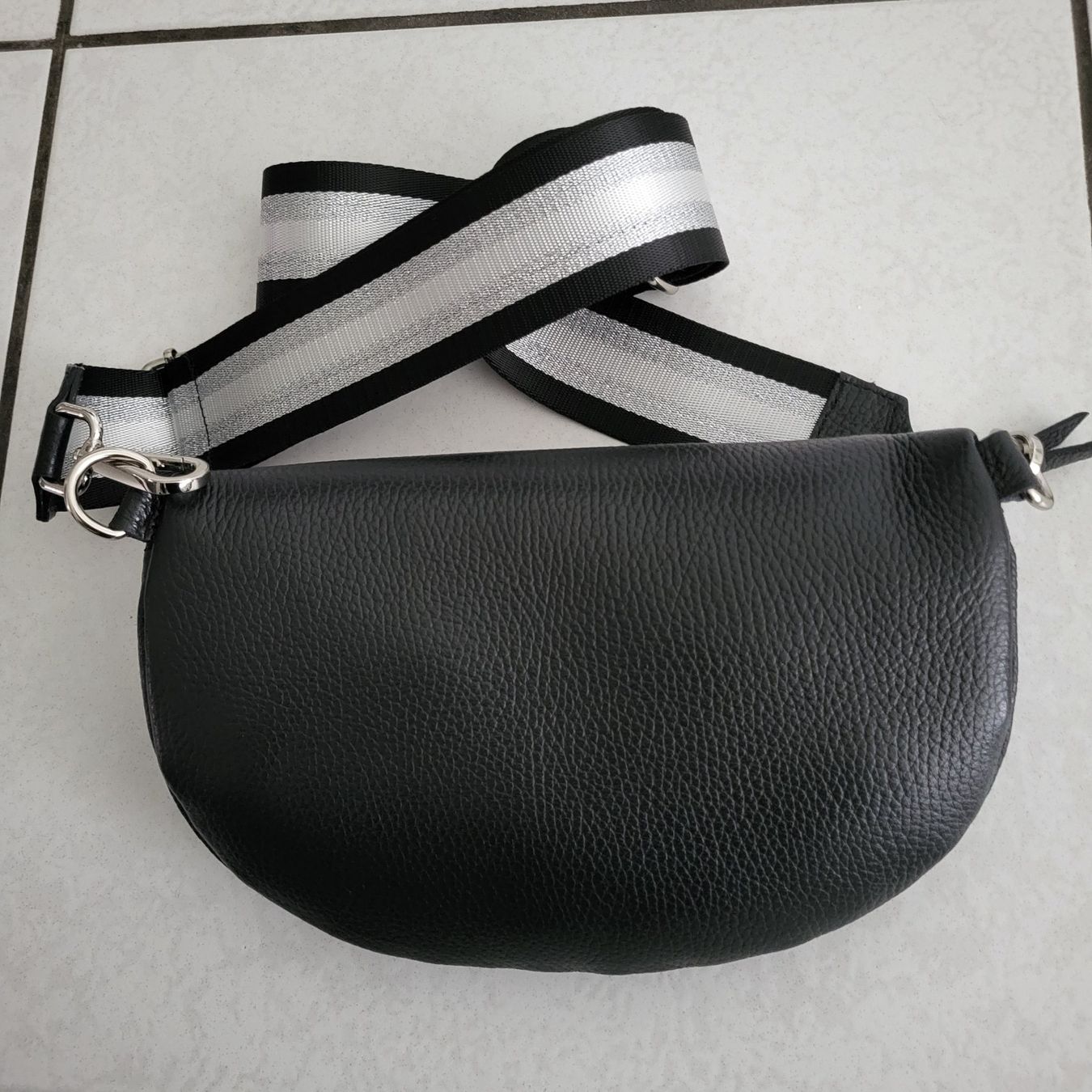 Taschen für Damen: Crossbody Tasche Leder schwarz – Neu (gemäss Beschreibung) aus Grüsch von zottli26 1