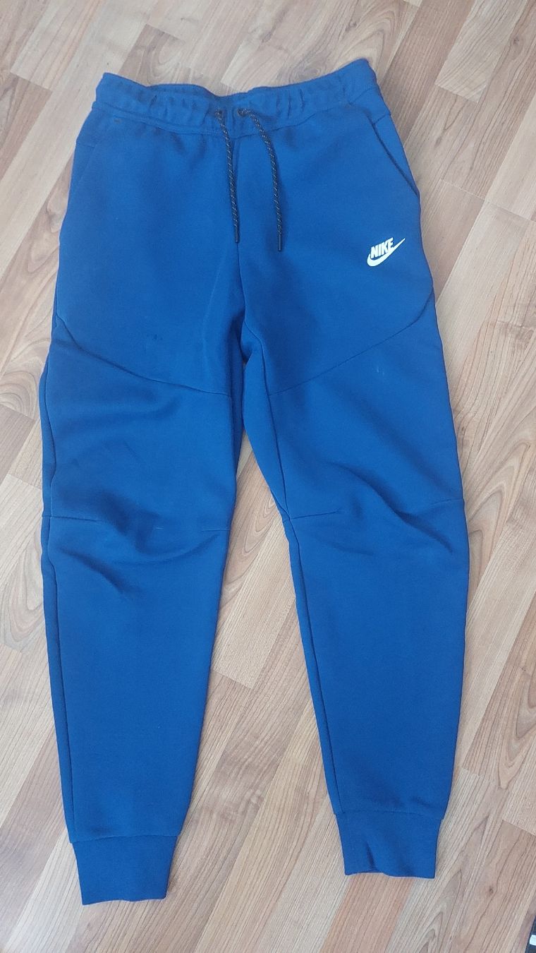 Nike Pantaloni: Trainerhose Nike – Usato da Mümliswil venduto da BaderB 1
