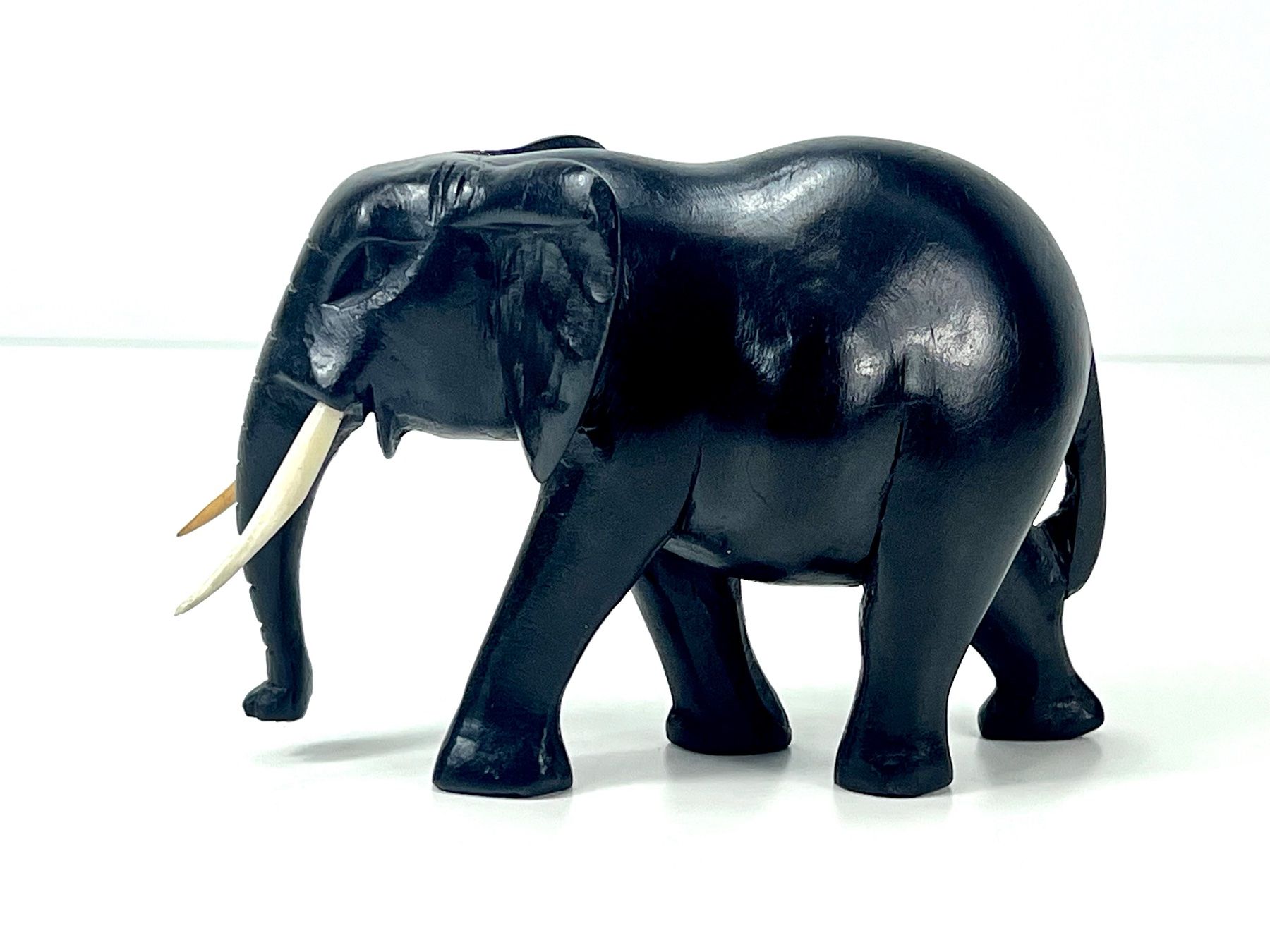 Figuren: Elefantenfigur Ebenholz Tansania handgeschnitzt – Gebraucht aus Zürich von Arche_Brockenhaus 1